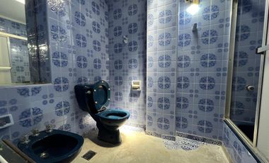 Casa triplex cuatro ambientes a la venta en Wilde Centro