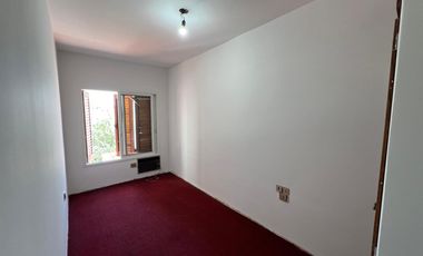 Casa triplex cuatro ambientes a la venta en Wilde Centro