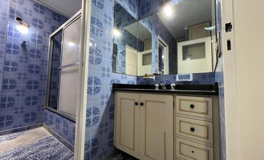 Casa triplex cuatro ambientes a la venta en Wilde Centro