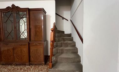 Casa triplex cuatro ambientes a la venta en Wilde Centro