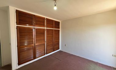 Casa triplex cuatro ambientes a la venta en Wilde Centro