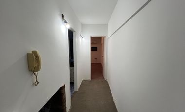 Casa triplex cuatro ambientes a la venta en Wilde Centro