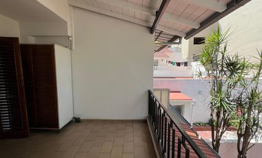 Casa triplex cuatro ambientes a la venta en Wilde Centro