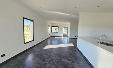 Casa en venta en B°C° San Pablo Pilar. 3 dormitorios y escritorio. Posibilidad de financiación.