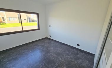 Casa en venta en B°C° San Pablo Pilar. 3 dormitorios y escritorio. Posibilidad de financiación.