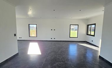 Casa en venta en B°C° San Pablo Pilar. 3 dormitorios y escritorio. Posibilidad de financiación.