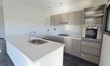 Casa en venta en B°C° San Pablo Pilar. 3 dormitorios y escritorio. Posibilidad de financiación.