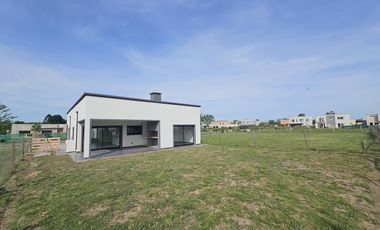 Casa en venta en B°C° San Pablo Pilar. 3 dormitorios y escritorio. Posibilidad de financiación.