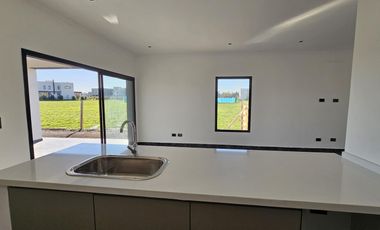 Casa en venta en B°C° San Pablo Pilar. 3 dormitorios y escritorio. Posibilidad de financiación.