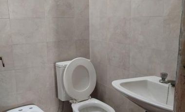 Casa de 2 dormitorios garage.- Banfield E.