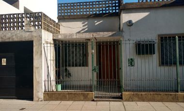 Casa de 2 dormitorios garage.- Banfield E.