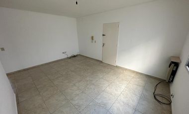 En Alquiler | Hermoso Departamento 2 Ambientes con Cochera Descubierta en Moreno Centro Lado Norte - Sobre Rivadavia al 300