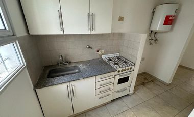 En Alquiler | Hermoso Departamento 2 Ambientes con Cochera Descubierta en Moreno Centro Lado Norte - Sobre Rivadavia al 300
