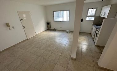 En Alquiler | Hermoso Departamento 2 Ambientes con Cochera Descubierta en Moreno Centro Lado Norte - Sobre Rivadavia al 300