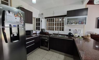 Casa en venta de 3 dormitorios c/ cochera en Otros Barrios