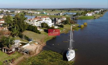 Esplendida casa de 4 dormitorios, 4 baños, pileta, en country nautico