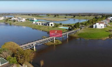 Esplendida casa de 4 dormitorios, 4 baños, pileta, en country nautico