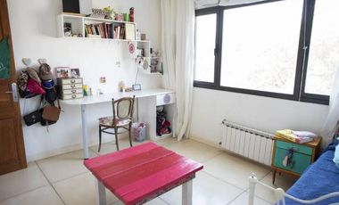 Esplendida casa de 4 dormitorios, 4 baños, pileta, en country nautico