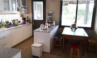 Esplendida casa de 4 dormitorios, 4 baños, pileta, en country nautico