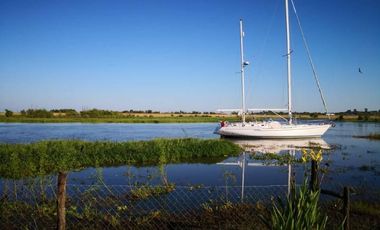Esplendida casa de 4 dormitorios, 4 baños, pileta, en country nautico