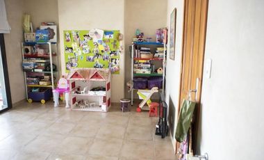 Esplendida casa de 4 dormitorios, 4 baños, pileta, en country nautico