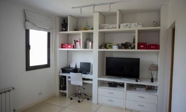 Esplendida casa de 4 dormitorios, 4 baños, pileta, en country nautico
