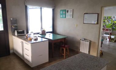 Esplendida casa de 4 dormitorios, 4 baños, pileta, en country nautico