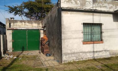 Casa en venta sobre gran lote. Zonificación R2 1. Banfield E.-