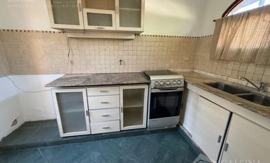 Casa en  alquiler con seguridad prados de la villa