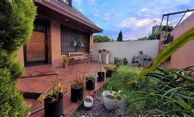Venta casa 5 ambientes con cochera y quincho en Wilde