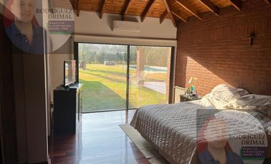 Casa en  Parque de las Naciones excelente estado Piscina Quincho y cochera