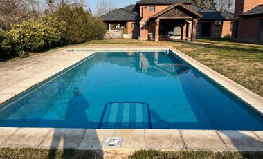Casa en  Parque de las Naciones excelente estado Piscina Quincho y cochera