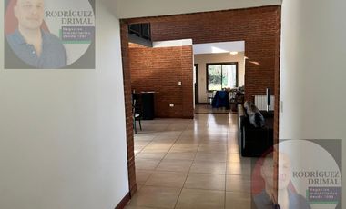 Casa en  Parque de las Naciones excelente estado Piscina Quincho y cochera
