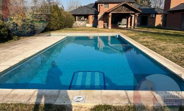 Casa en  Parque de las Naciones excelente estado Piscina Quincho y cochera