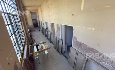 ALQUILER - CASA 11 AMB. EN SAN ANDRES. USO COMERCIAL /PROFESIONAL