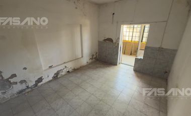 ALQUILER - CASA 11 AMB. EN SAN ANDRES. USO COMERCIAL /PROFESIONAL