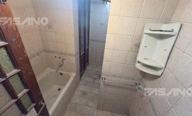 ALQUILER - CASA 11 AMB. EN SAN ANDRES. USO COMERCIAL /PROFESIONAL