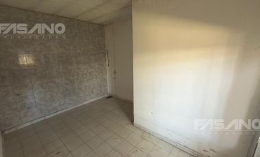 ALQUILER - CASA 11 AMB. EN SAN ANDRES. USO COMERCIAL /PROFESIONAL