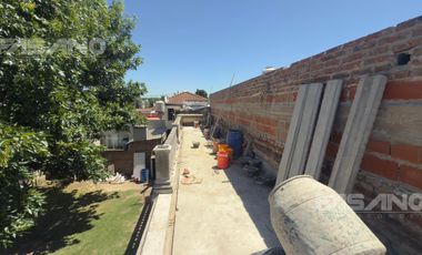 ALQUILER - CASA 11 AMB. EN SAN ANDRES. USO COMERCIAL /PROFESIONAL