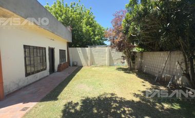 ALQUILER - CASA 11 AMB. EN SAN ANDRES. USO COMERCIAL /PROFESIONAL