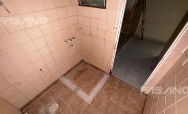 ALQUILER - CASA 11 AMB. EN SAN ANDRES. USO COMERCIAL /PROFESIONAL