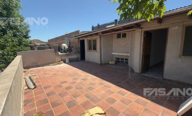 ALQUILER - CASA 11 AMB. EN SAN ANDRES. USO COMERCIAL /PROFESIONAL