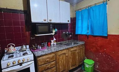 OPORTUNIDAD DE INVERTIR- CASA EN VENTA- REFACCIÓN - MORENO