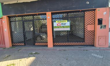 Local de 7 x 6 mts Aprox, muy buena ubicación.- Banfield E.