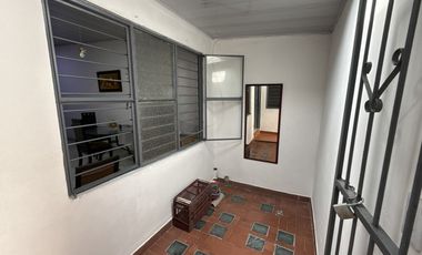 Casa bifamiliar con local comercial y doble renta en Villa del Sur | Uso mixto y excelente ubicación