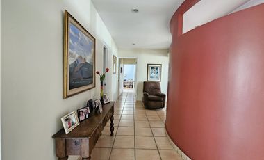 Venta de Casa con terreno - en El Carmen POR DEBAJO DEL AVALUO
