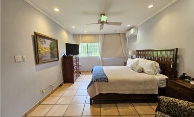 Venta de Casa con terreno - en El Carmen POR DEBAJO DEL AVALUO