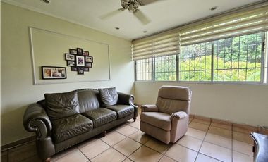 Venta de Casa con terreno - en El Carmen POR DEBAJO DEL AVALUO