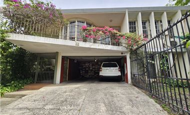 Venta de Casa con terreno - en El Carmen POR DEBAJO DEL AVALUO