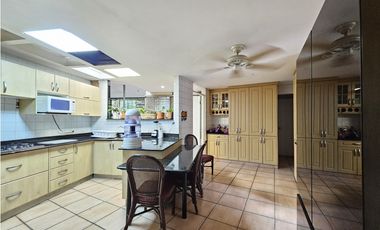 Venta de Casa con terreno - en El Carmen POR DEBAJO DEL AVALUO
